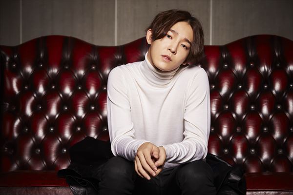 WINNER_sofa_NAM TAE HYUN_R.jpg